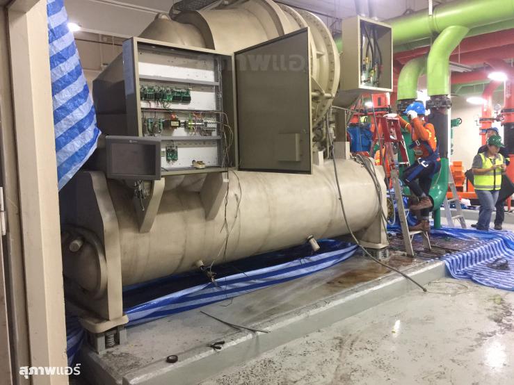 งานรื้อถอน Trane Water Cooled Chiller CVHG 480 Ton
